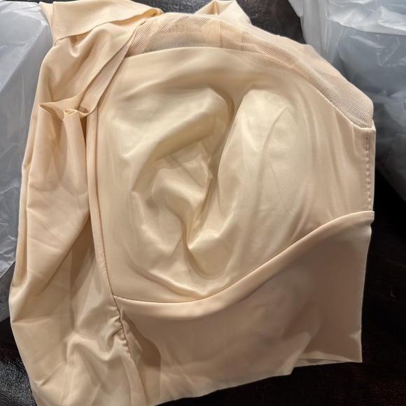 Women's Beige Padded Bralette - Size 2XL - Seamless & Comfortable Fit runs big - Picture 10 of 10